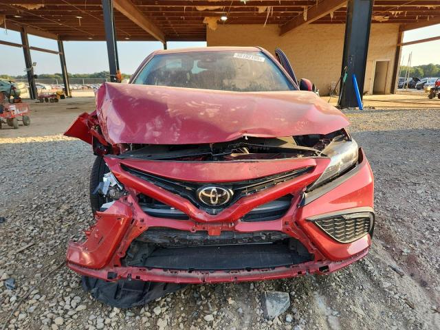 4T1T11AK0NU060940 - 2022 TOYOTA CAMRY SE წითელი ფოტო 5