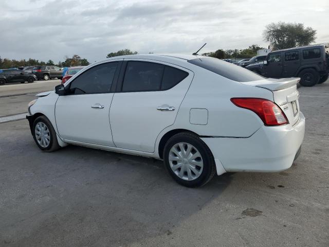 3N1CN7AP1HL813111 - 2017 NISSAN VERSA S WHITE photo 2