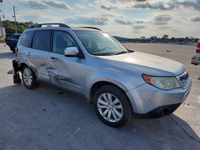 JF2SHADC7DH420228 - 2013 SUBARU FORESTER 2.5X PREMIUM Silber Foto 4