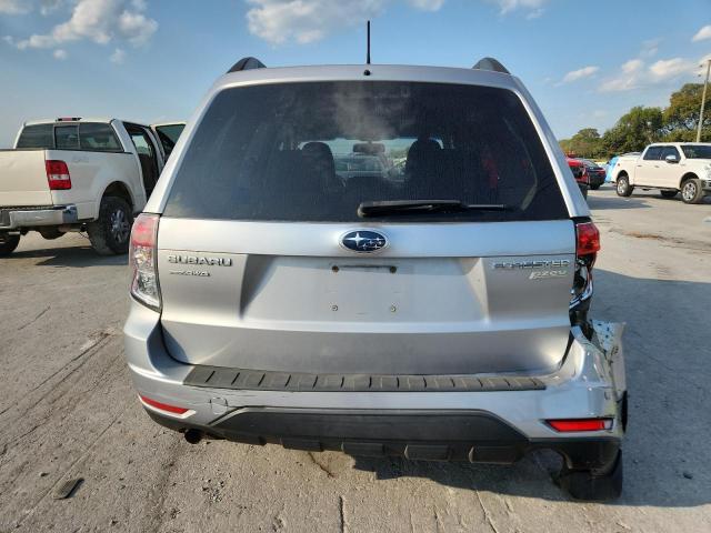 JF2SHADC7DH420228 - 2013 SUBARU FORESTER 2.5X PREMIUM Silber Foto 6