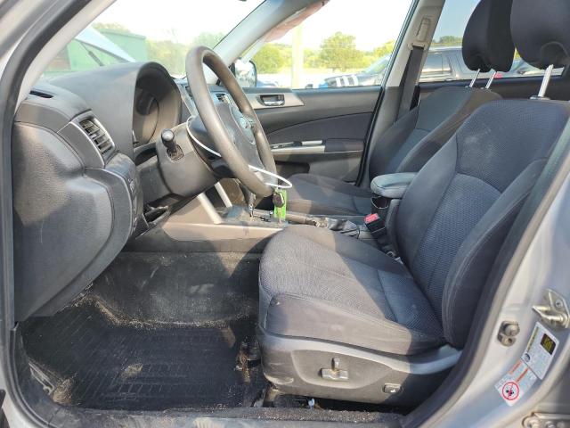 JF2SHADC7DH420228 - 2013 SUBARU FORESTER 2.5X PREMIUM Silber Foto 7
