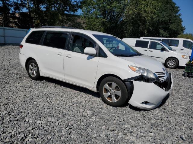 5TDKK3DC3FS589057 - 2015 TOYOTA SIENNA LE 白色 照片 4