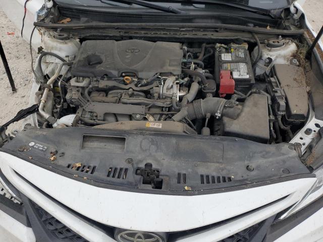 4T1B11HK8JU132253 - 2018 TOYOTA CAMRY L WHITE photo 11