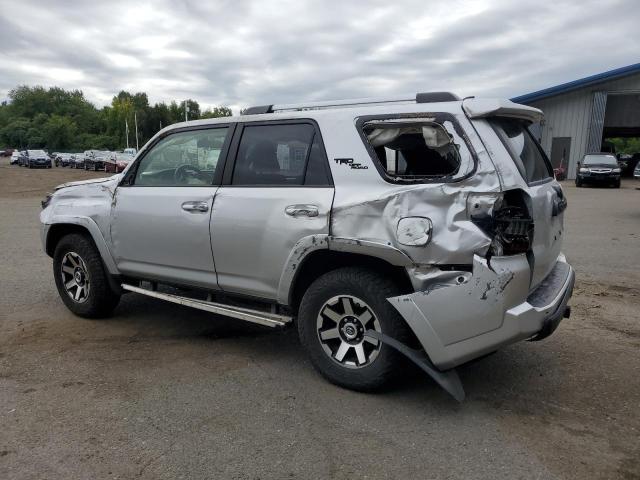 JTEBU5JR1H5456932 - 2017 TOYOTA 4RUNNER SR5/SR5 PREMIUM SILVER photo 2