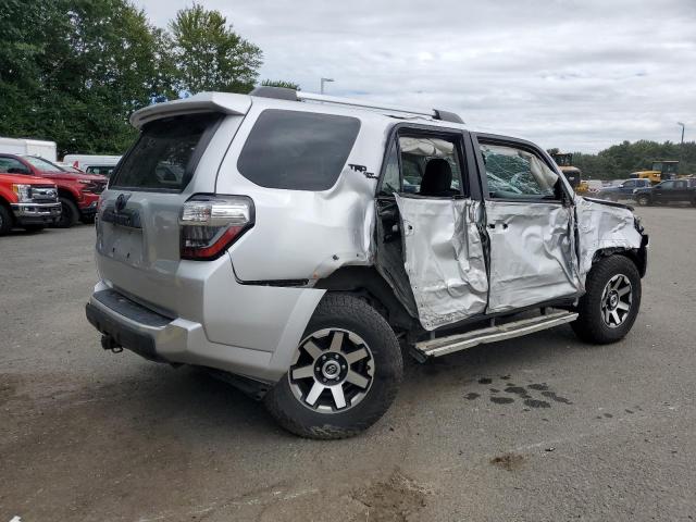 JTEBU5JR1H5456932 - 2017 TOYOTA 4RUNNER SR5/SR5 PREMIUM SILVER photo 3