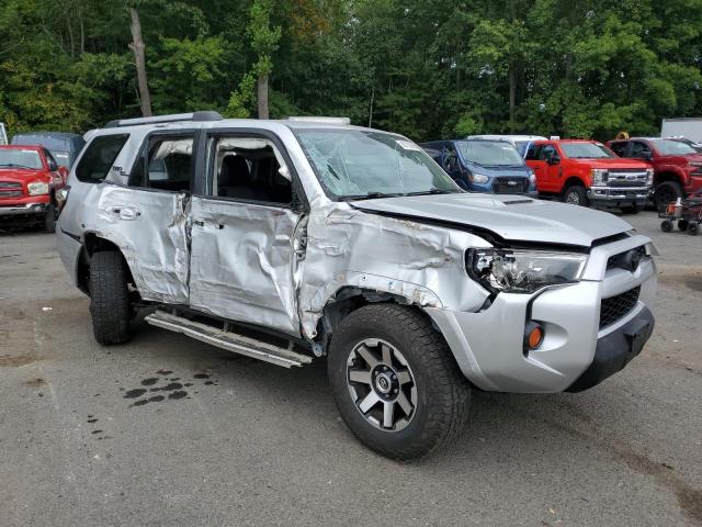 JTEBU5JR1H5456932 - 2017 TOYOTA 4RUNNER SR5/SR5 PREMIUM SILVER photo 4