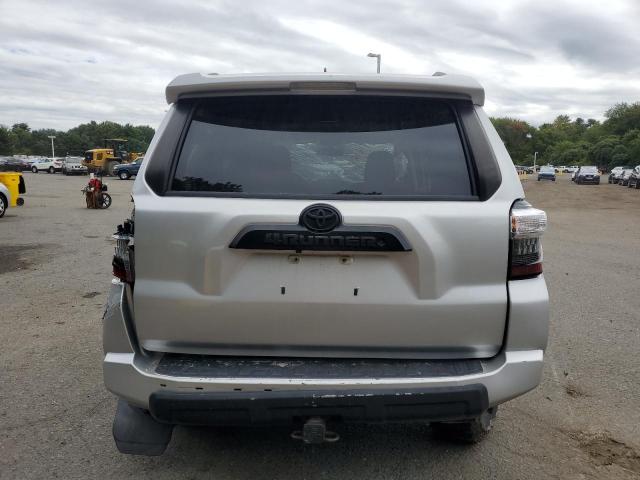 JTEBU5JR1H5456932 - 2017 TOYOTA 4RUNNER SR5/SR5 PREMIUM SILVER photo 6