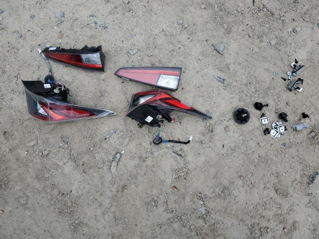 JTDKARFU4J3064658 - 2018 TOYOTA PRIUS WHITE photo 12