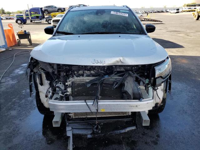 3C4NJDBN0ST547486 - 2025 JEEP COMPASS LATITUDE 银色 照片 5