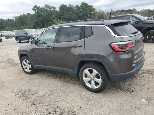 3C4NJCBBXJT345527 - 2018 JEEP COMPASS LATITUDE Коричневый фото 2