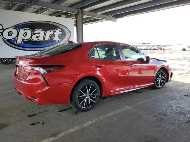 4T1G11AKXNU035500 - 2022 TOYOTA CAMRY SE RED photo 3