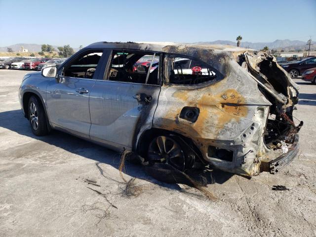 5TDGZRBH4NS235579 - 2022 TOYOTA HIGHLANDER XLE SILVER photo 2