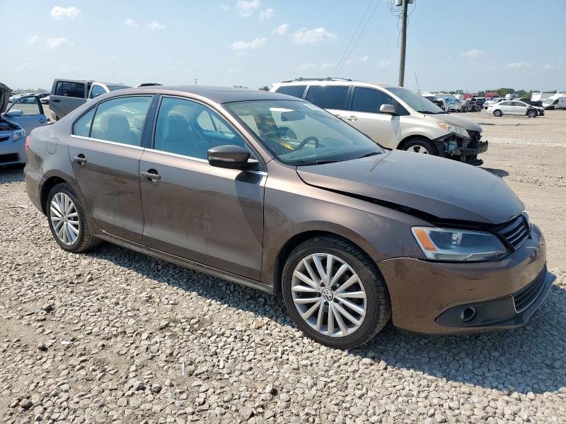 3VWGZ7AJ7BM324130 - 2011 VOLKSWAGEN JETTA SEL BROWN photo 4