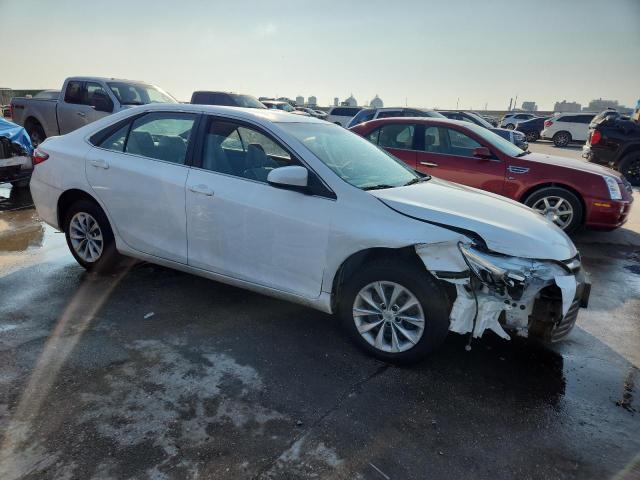 4T1BF1FK7HU358668 - 2017 TOYOTA CAMRY LE WHITE photo 4