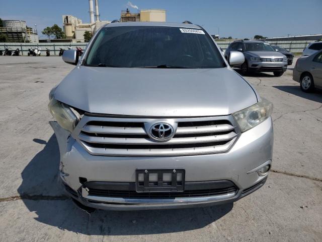 5TDZK3EH8BS041462 - 2011 TOYOTA HIGHLANDER BASE فضي صورة 5