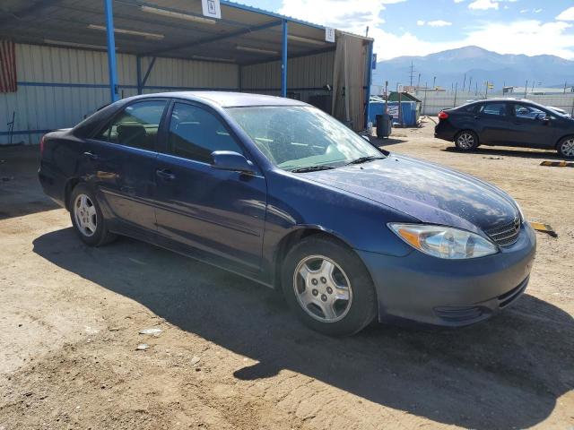 4T1BF30K72U536140 - 2002 TOYOTA CAMRY LE BLUE photo 4
