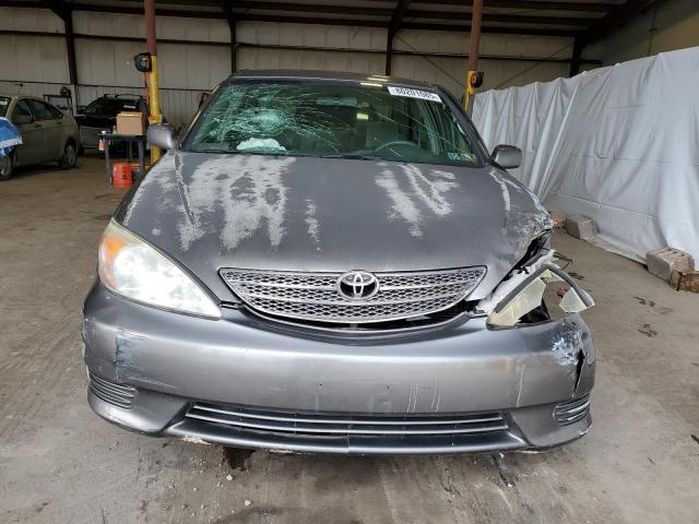 4T1BE32K02U608540 - 2002 TOYOTA CAMRY LE GRAY photo 5