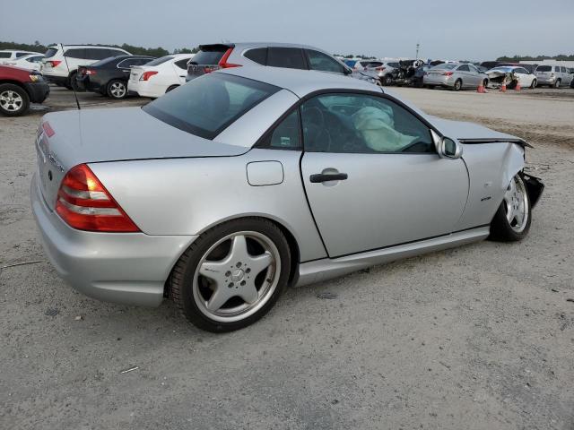 WDBKK47F5YF159432 - 2000 MERCEDES-BENZ SLK 230 KOMPRESSOR SILVER photo 3