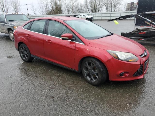 1FAHP3J29CL302413 - 2012 FORD FOCUS TITANIUM RED photo 4