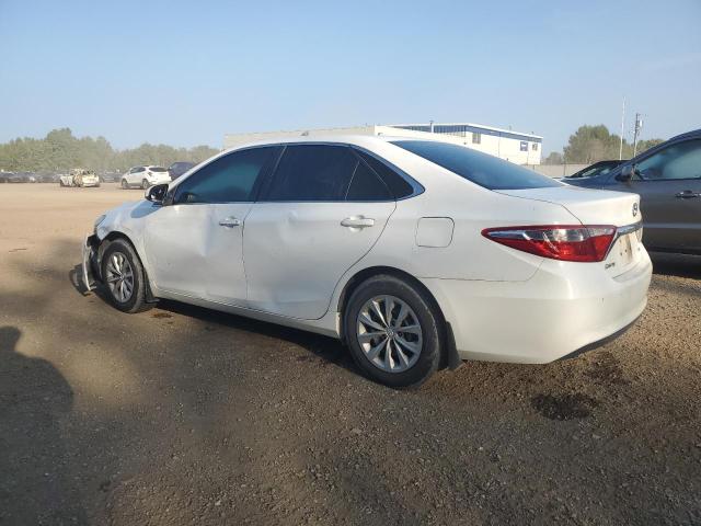 4T1BF1FK2HU328588 - 2017 TOYOTA CAMRY LE WHITE photo 2