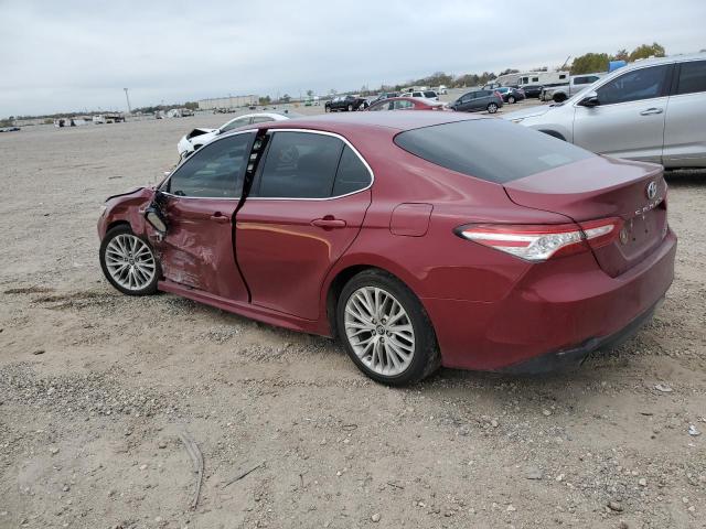 4T1B21HKXJU502339 - 2018 TOYOTA CAMRY HYBRID MAROON photo 2