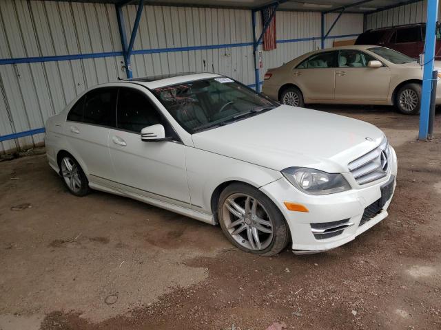 WDDGF8BB0CA717318 - 2012 MERCEDES-BENZ C 300 4MATIC WHITE photo 4