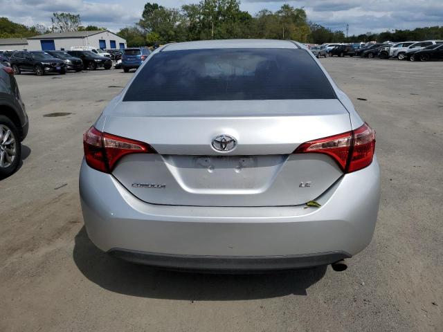 2T1BURHE3JC099650 - 2018 TOYOTA COROLLA L SILVER photo 6