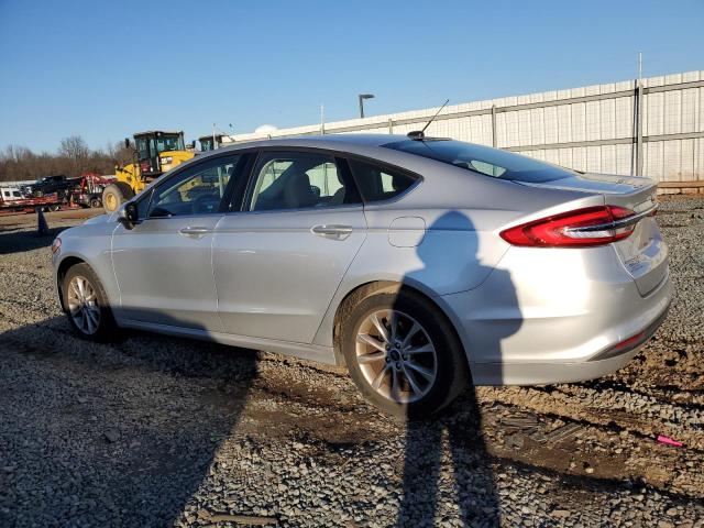 3FA6P0H77HR213164 - 2017 FORD FUSION SE SILVER photo 2