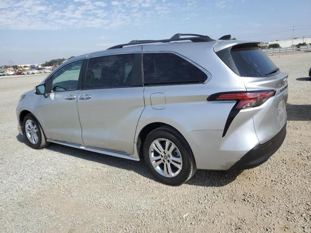 5TDJRKEC4NS087334 - 2022 TOYOTA SIENNA XLE ვერცხლისფერი ფოტო 2