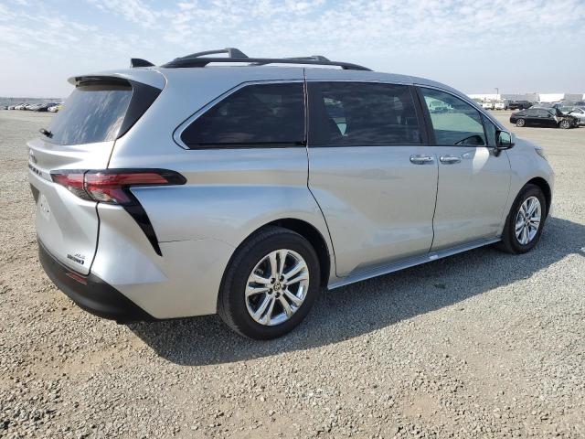 5TDJRKEC4NS087334 - 2022 TOYOTA SIENNA XLE ვერცხლისფერი ფოტო 3