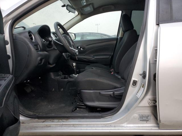 3N1CN7APXJK438685 - 2018 NISSAN VERSA S SILVER photo 7