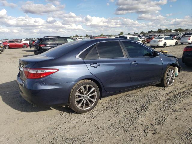 4T1BF1FK2HU636358 - 2017 TOYOTA CAMRY LE BLUE photo 3