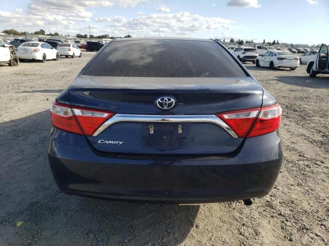 4T1BF1FK2HU636358 - 2017 TOYOTA CAMRY LE BLUE photo 6