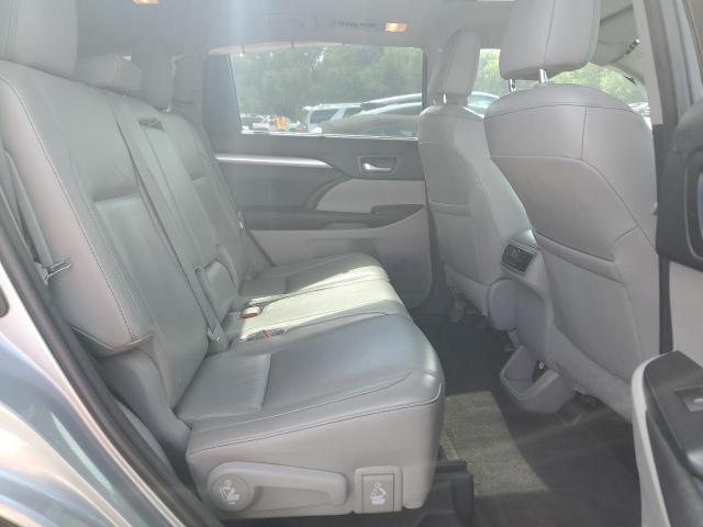 5TDJKRFHXGS247808 - 2016 TOYOTA HIGHLANDER XLE SILVER photo 11