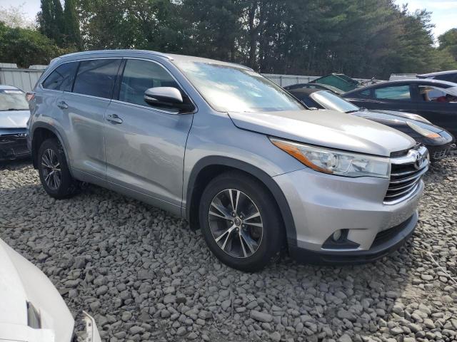5TDJKRFHXGS247808 - 2016 TOYOTA HIGHLANDER XLE SILVER photo 4
