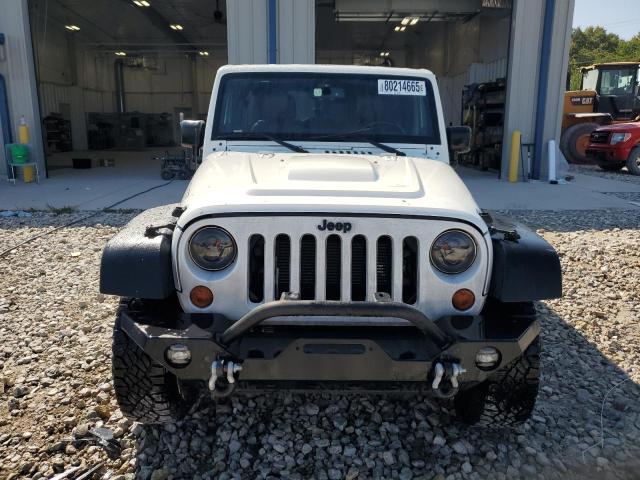 1C4BJWEG6DL602341 - 2013 JEEP WRANGLER U SAHARA WHITE photo 5