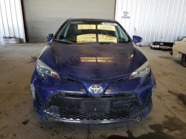 2T1BURHE8JC013085 - 2018 TOYOTA COROLLA L BLUE photo 5