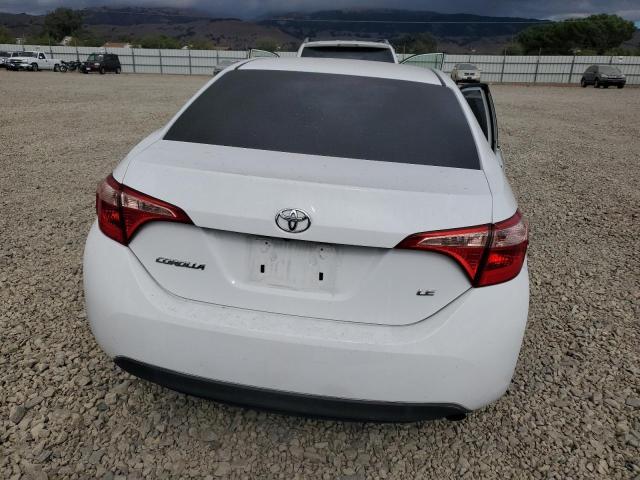 5YFBURHE8JP825499 - 2018 TOYOTA COROLLA L WHITE photo 6