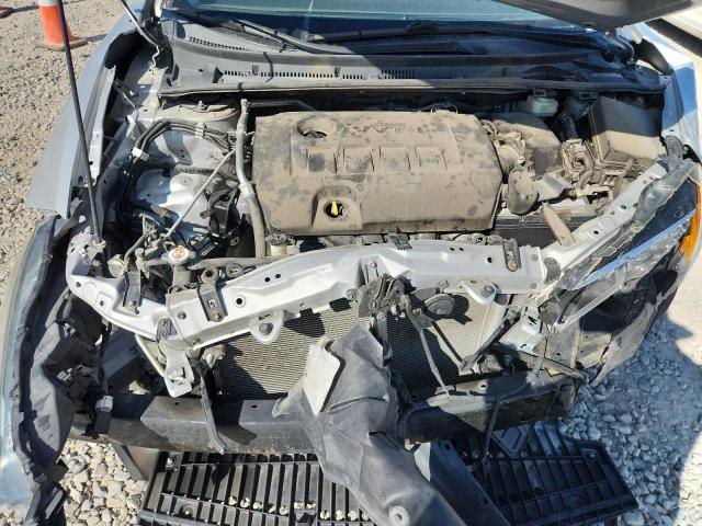 2T1BURHE7JC098713 - 2018 TOYOTA COROLLA L Silber Foto 11