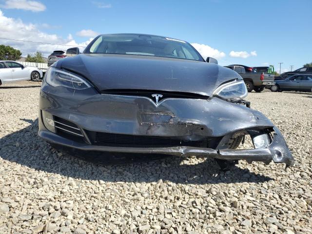 5YJSA1E29HF230526 - 2017 TESLA MODEL S رمادي صورة 5