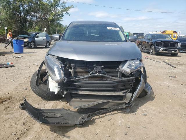 KNMAT2MV7JP526051 - 2018 NISSAN ROGUE S Silber Foto 5