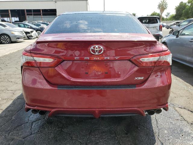 4T1B61HK0JU632425 - 2018 TOYOTA CAMRY XSE 栗色 照片 6