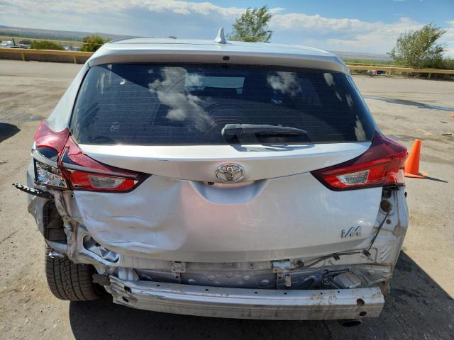 JTNKARJE3JJ564401 - 2018 TOYOTA COROLLA IM Сріблястий фото 6