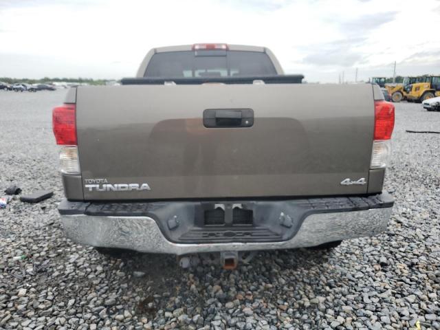 5TFUM5F17BX026415 - 2011 TOYOTA TUNDRA DOUBLE CAB SR5 BROWN photo 6