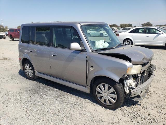 JTLKT324954000424 - 2005 TOYOTA SCION XB SILVER photo 4