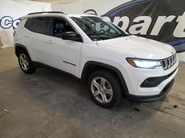 3C4NJDBNXPT552699 - 2023 JEEP COMPASS LATITUDE Biały zdjęcie 4