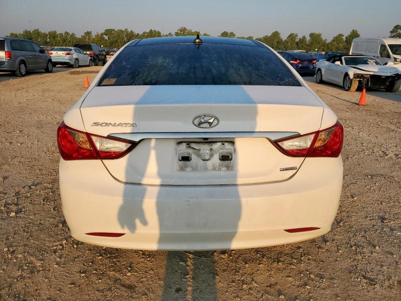 5NPEC4AC8DH660874 - 2013 HYUNDAI SONATA SE თეთრი ფოტო 6