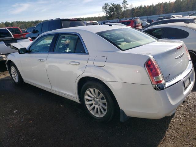 2C3CCAAG7DH515055 - 2013 CHRYSLER 300 WHITE photo 2