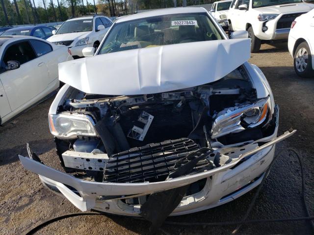 2C3CCAAG7DH515055 - 2013 CHRYSLER 300 WHITE photo 5