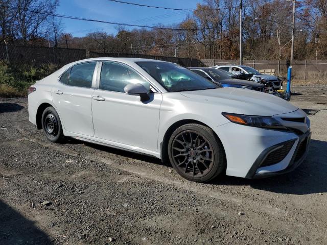 4T1G11AK9NU064194 - 2022 TOYOTA CAMRY SE ნაცრისფერი ფოტო 4